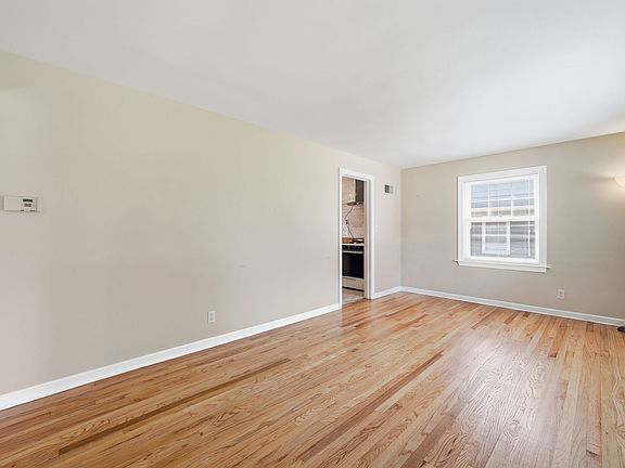 4th image of 1009 Leith Ave