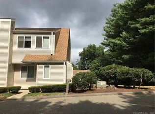 16 Macintosh Ln #16, Ansonia, CT 06401