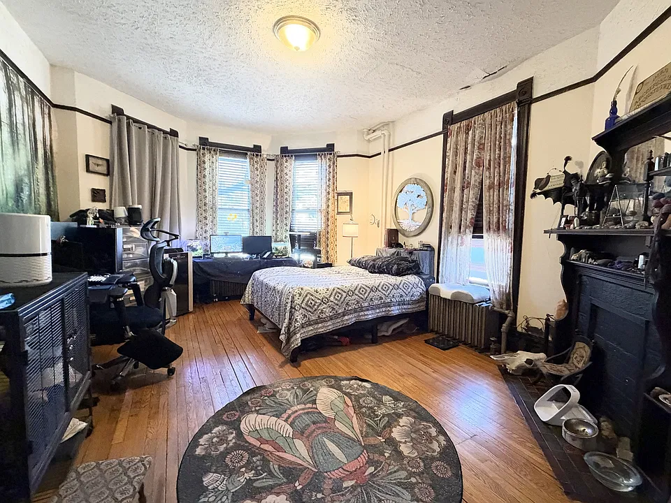 313 E Mifflin St #3
