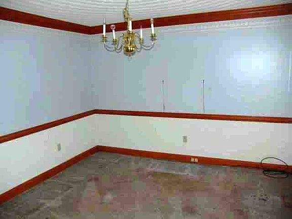 4th image of 3733 Campbell Rd