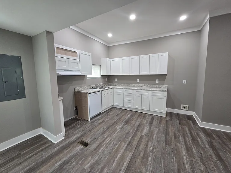 319 E Trinity Ln #A — Photo 8