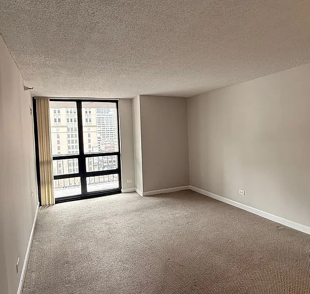 10 E Ontario Condos — Photo 42
