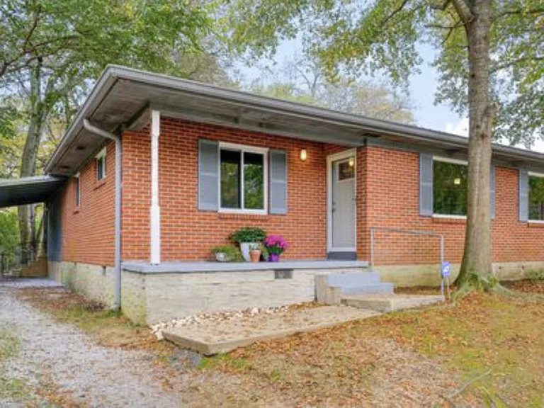 1324 Mayfield Ln — Photo 2