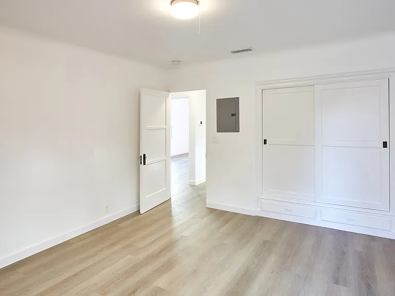 1038 N Crescent Heights Blvd #B — Photo 14
