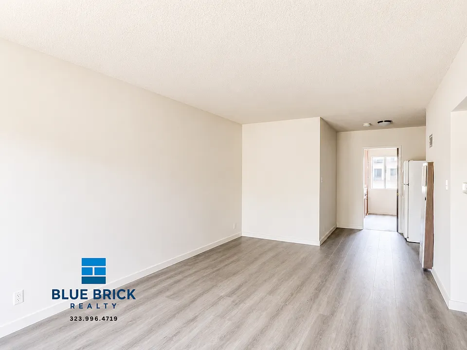 1055 N El Centro Ave #8