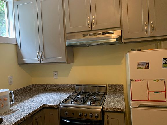 3rd image of 140 San Carlos St