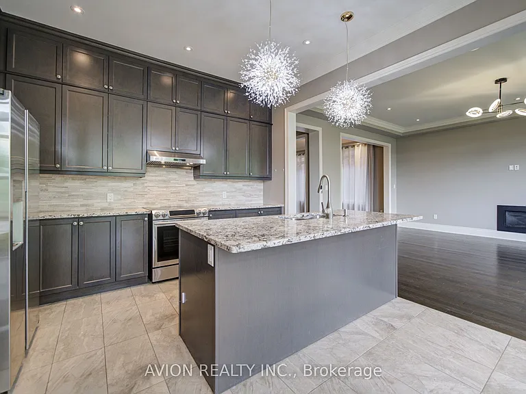 102 Joseph Hartman Cres — Photo 4