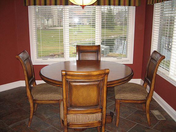 2nd image of 122 Tawney Eagle Ct