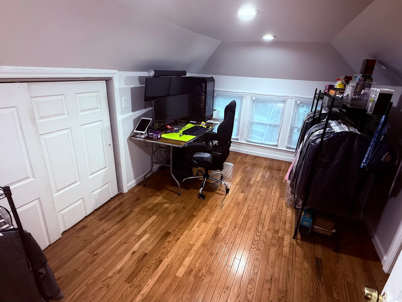 2 bed, 700 sqft, $2,200 — Photo 2