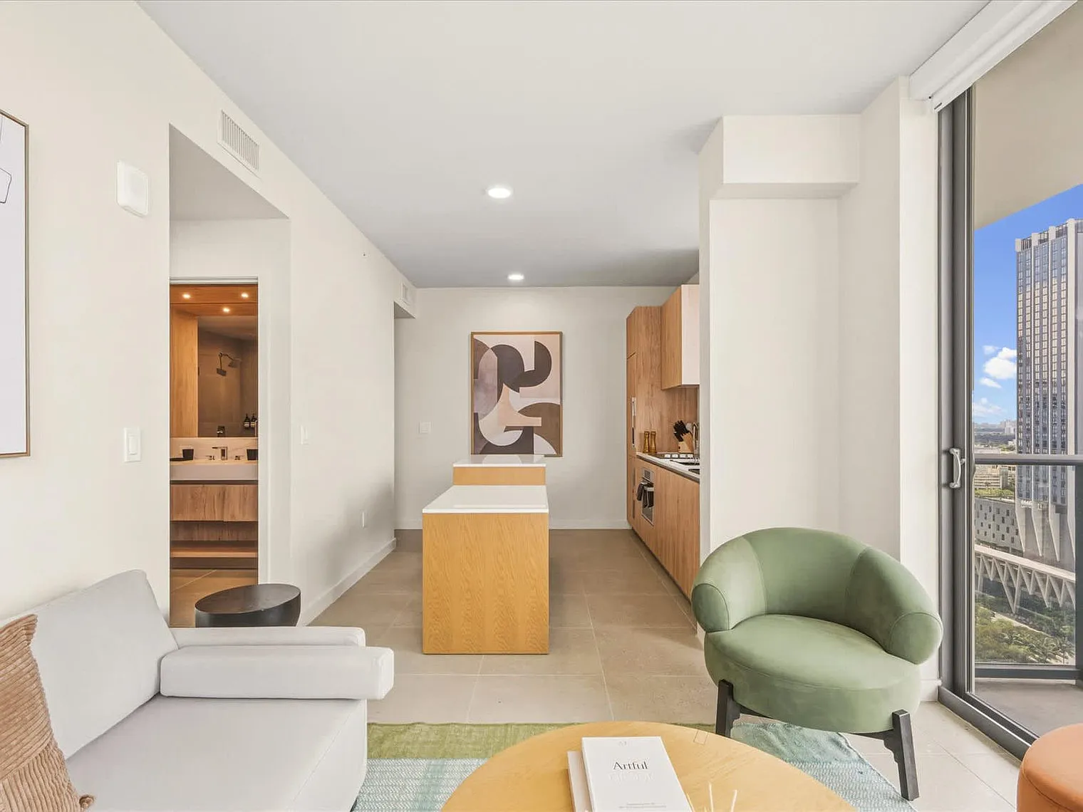 2 bed, 2.0 bath, 818 sqft, $3,807 — Photo 2