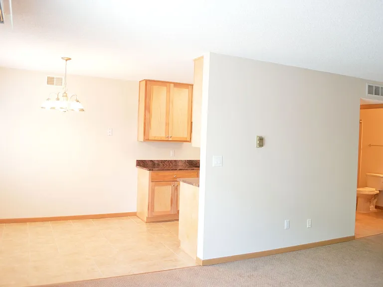 Larpenteur Estates Apartments — Photo 87