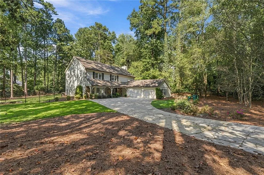 4 bed, 2.5 bath, 2834 sqft, $4,500 — Photo 3