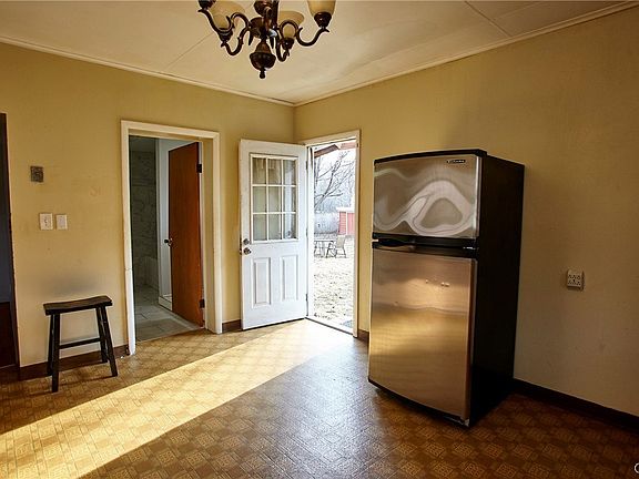 5th image of 4380 Bellevue Ave