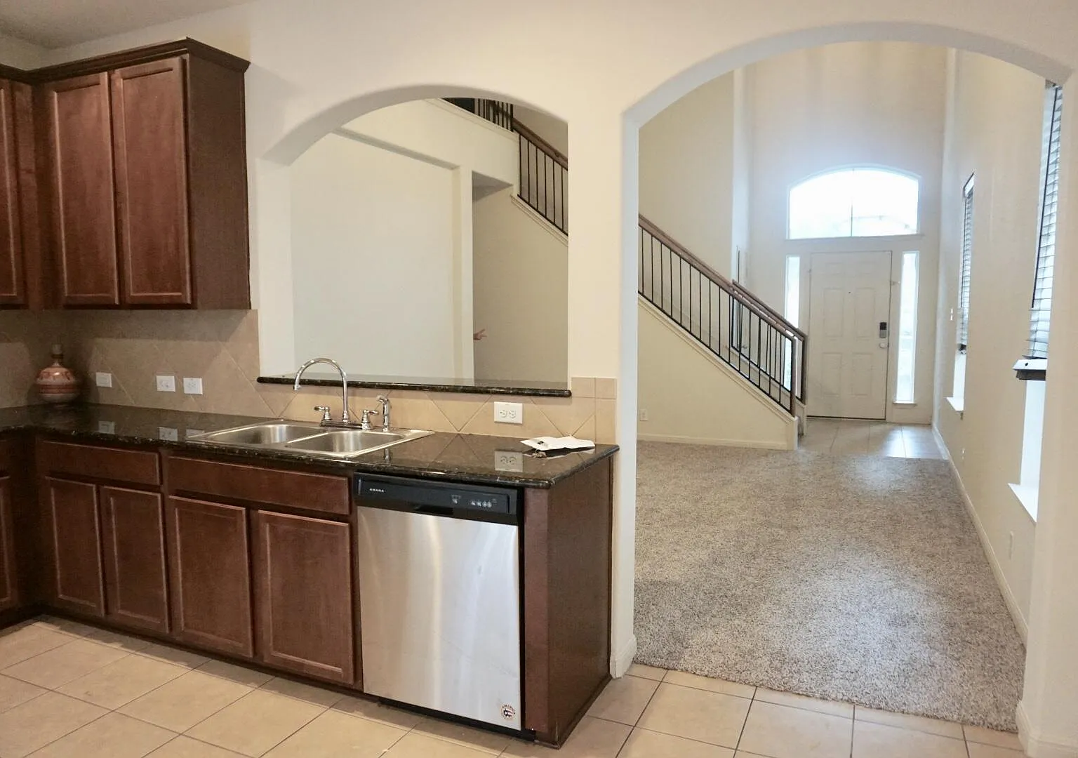 3 bed, 2.5 bath, 1591 sqft, $1,995 — Photo 4
