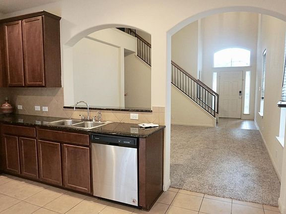 4th image of 2305 Nestlewood Dr