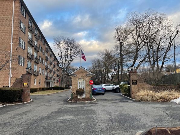 3 Consulate Dr APT 2E