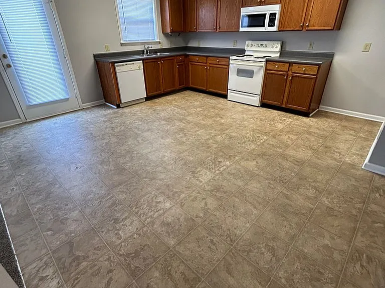 2387 Bridlewood Dr — Photo 5