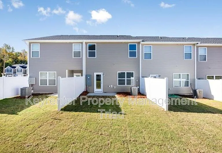 1122 Banworth Ct — Photo 35