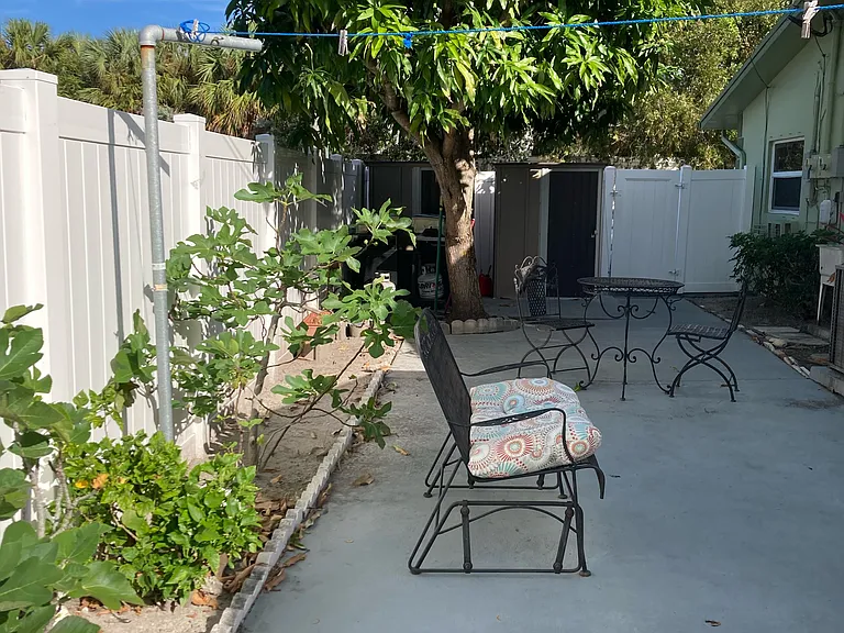1341 SE 6th Ave #1 — Photo 2