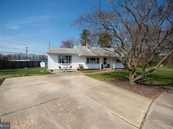 2nd image of 177 Pinefield Ct