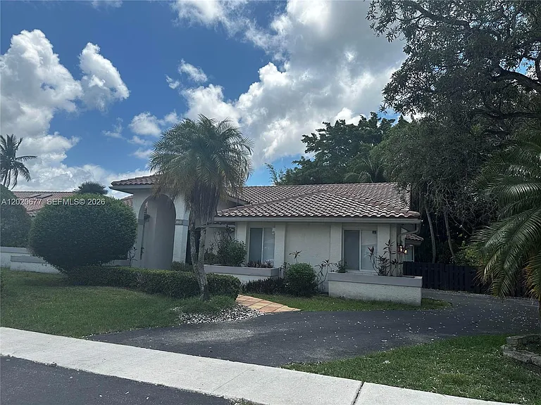 1200 NW 101st Ave — Photo 2