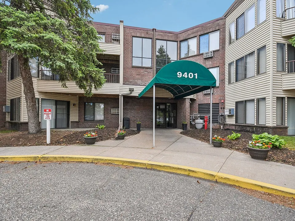 Cloverleaf Park Apartments