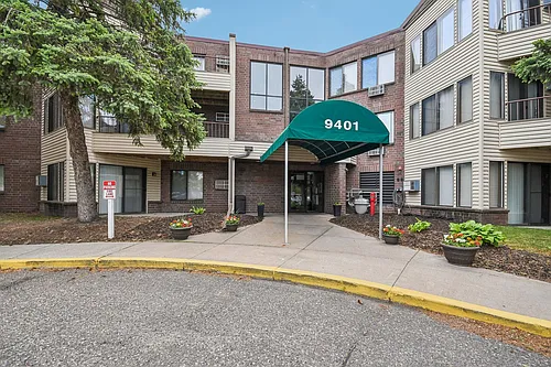 Cloverleaf Park Apartments Photo 1