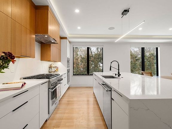 5th image of 1242-1244 Beacon St