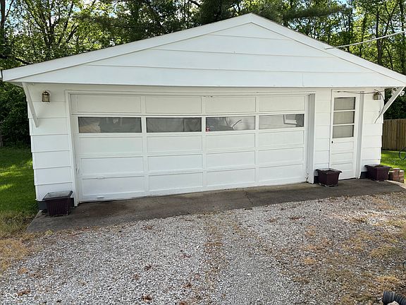 3rd image of 511 Eberhart Dr
