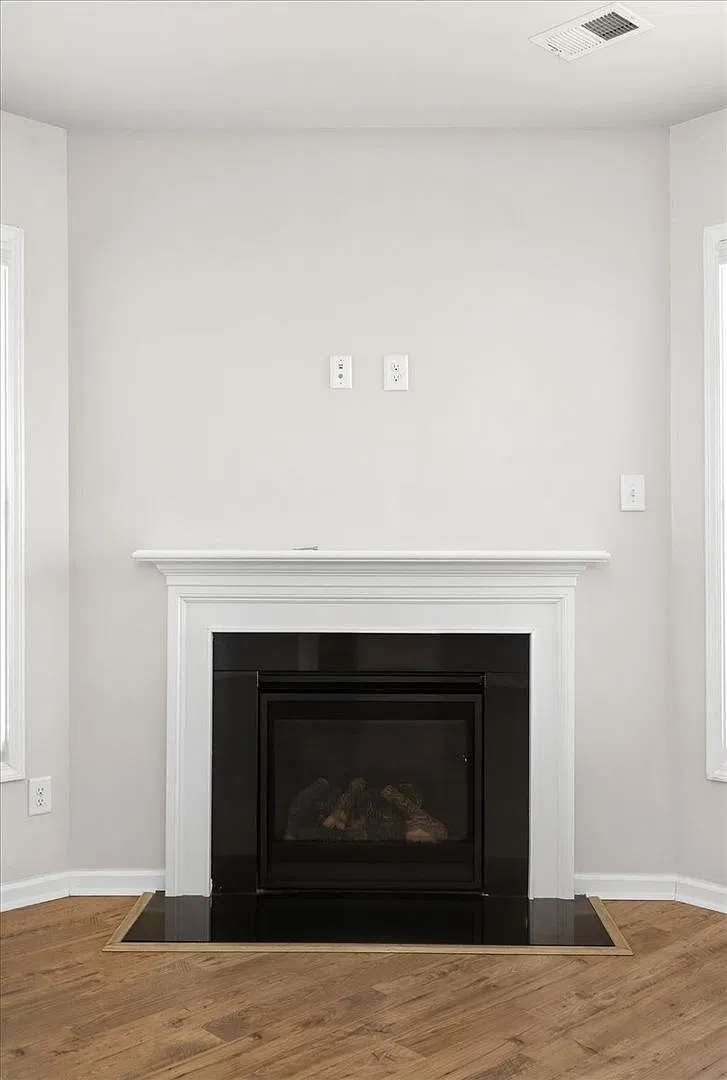 Welcome Home to Clairbourne Estates Looking for a HOME and not an apartment? — Photo 4