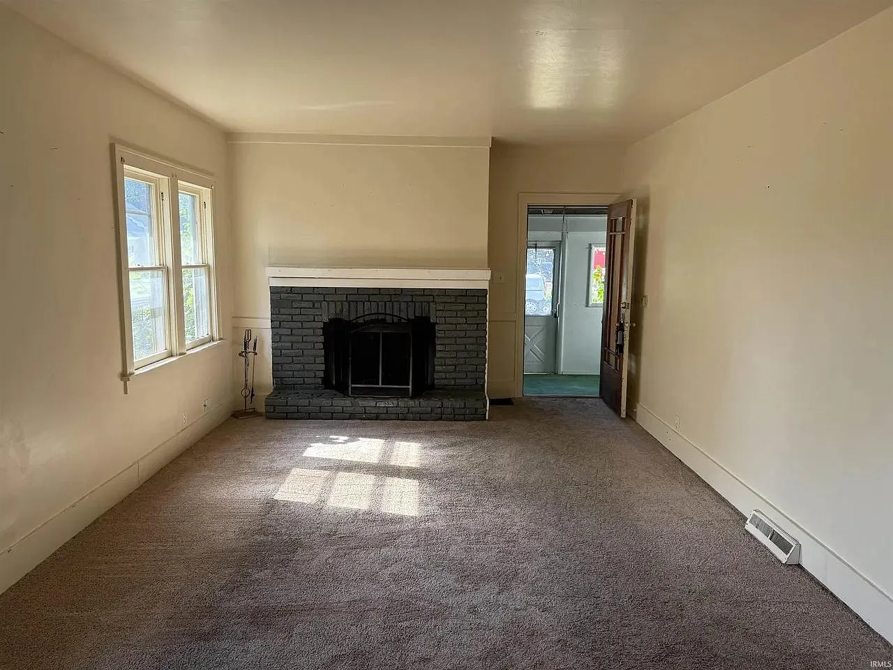 1133 Altgeld St — Photo 4