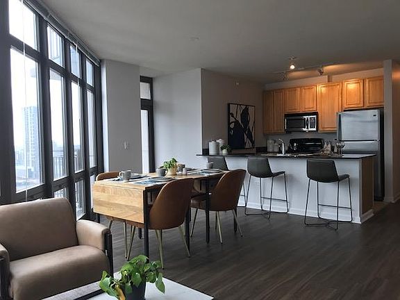 4th image of 465 N Desplaines St #1207