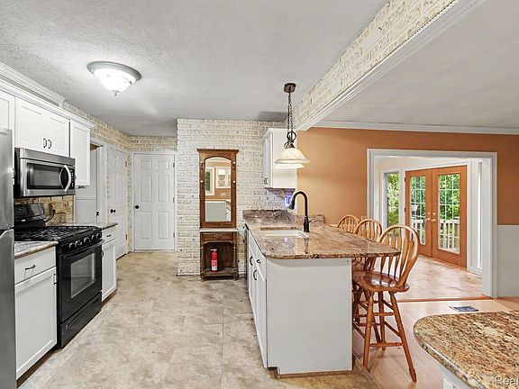 3rd image of 5521 Continental Rd
