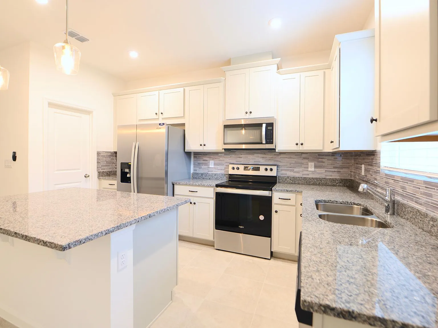 3 bed, 2.5 bath, 1556 sqft, $2,195 — Photo 4