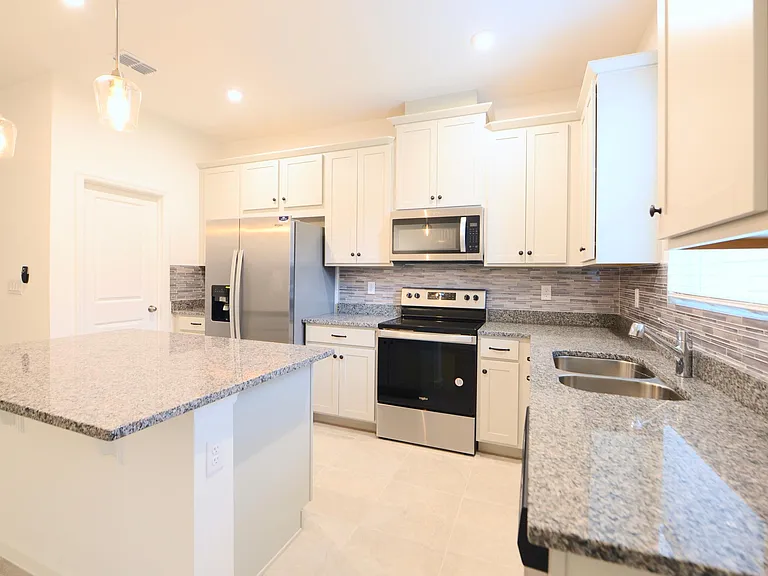 1180 Lakeshore Breeze Pl — Photo 4