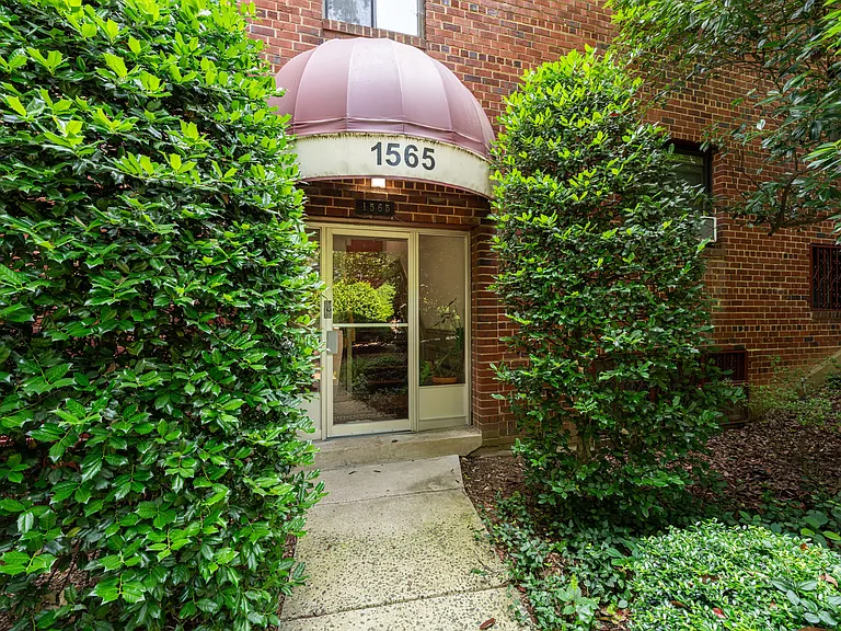 1565 N Colonial Ter #304 — Photo 15
