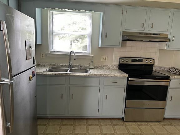 4th image of 2809 Diplomat Dr