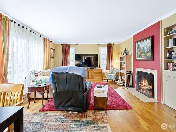3rd image of 704 Essex Avenue