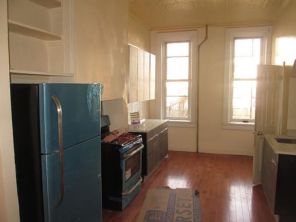 4th image of 745 Park Ave APT 1R