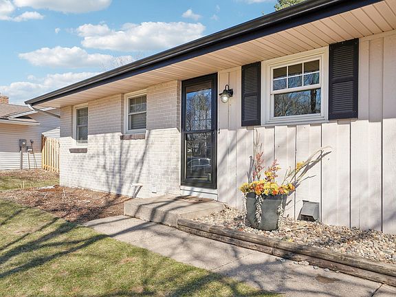 3rd image of 14408 Gladiola Ct