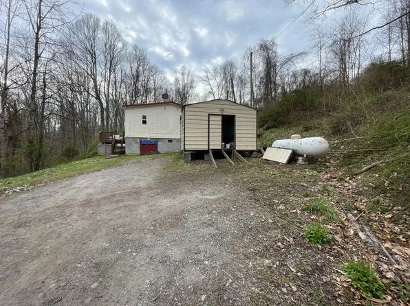 1078 Prudence Rd, Oak Hill, WV 25901