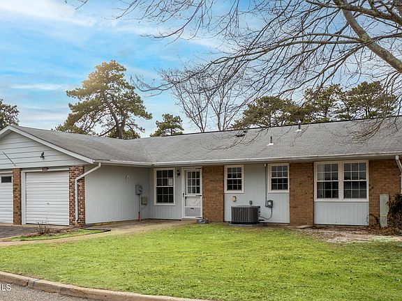 3rd image of 105A Buckingham Drive