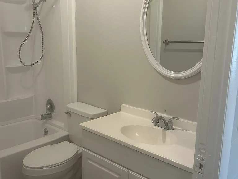 214 Blett St — Photo 13