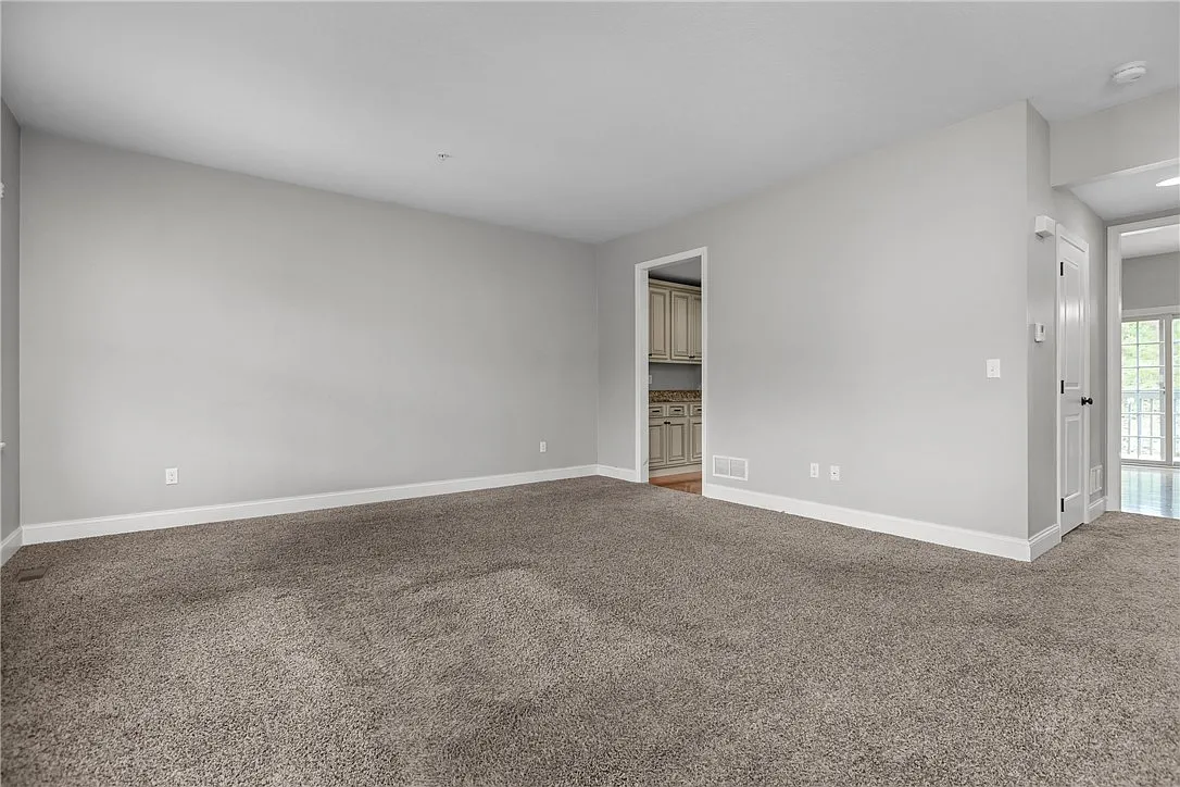 3 bed, 2.5 bath, $2,400 — Photo 4