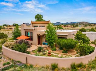 30 Juego Rd, Santa Fe, NM 87508