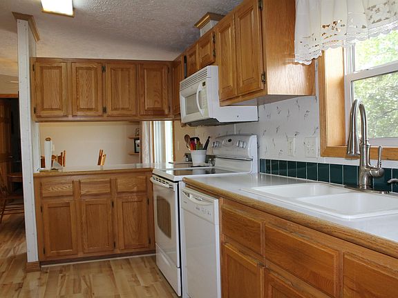 3rd image of 309 N Van Buren St