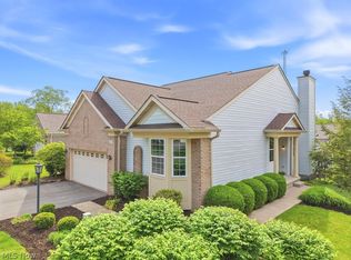 572 Mock Orange Ln, Chagrin Falls, OH 44023