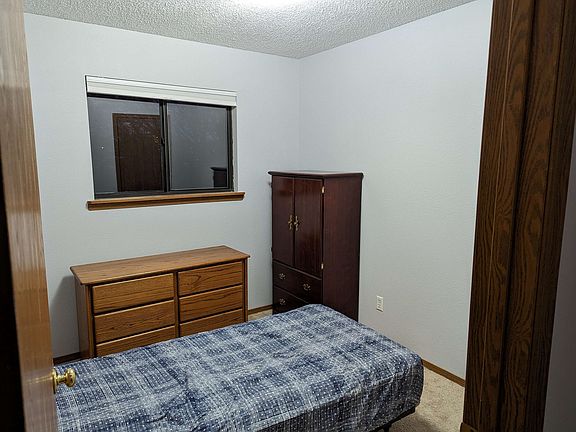 5th image of 410 Clarke Dr APT A