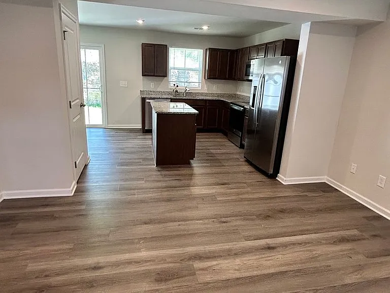 1629 Mountain Ash Ln — Photo 4