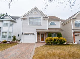 9 Glen Oaks Ct, Old Bridge, NJ 08857
